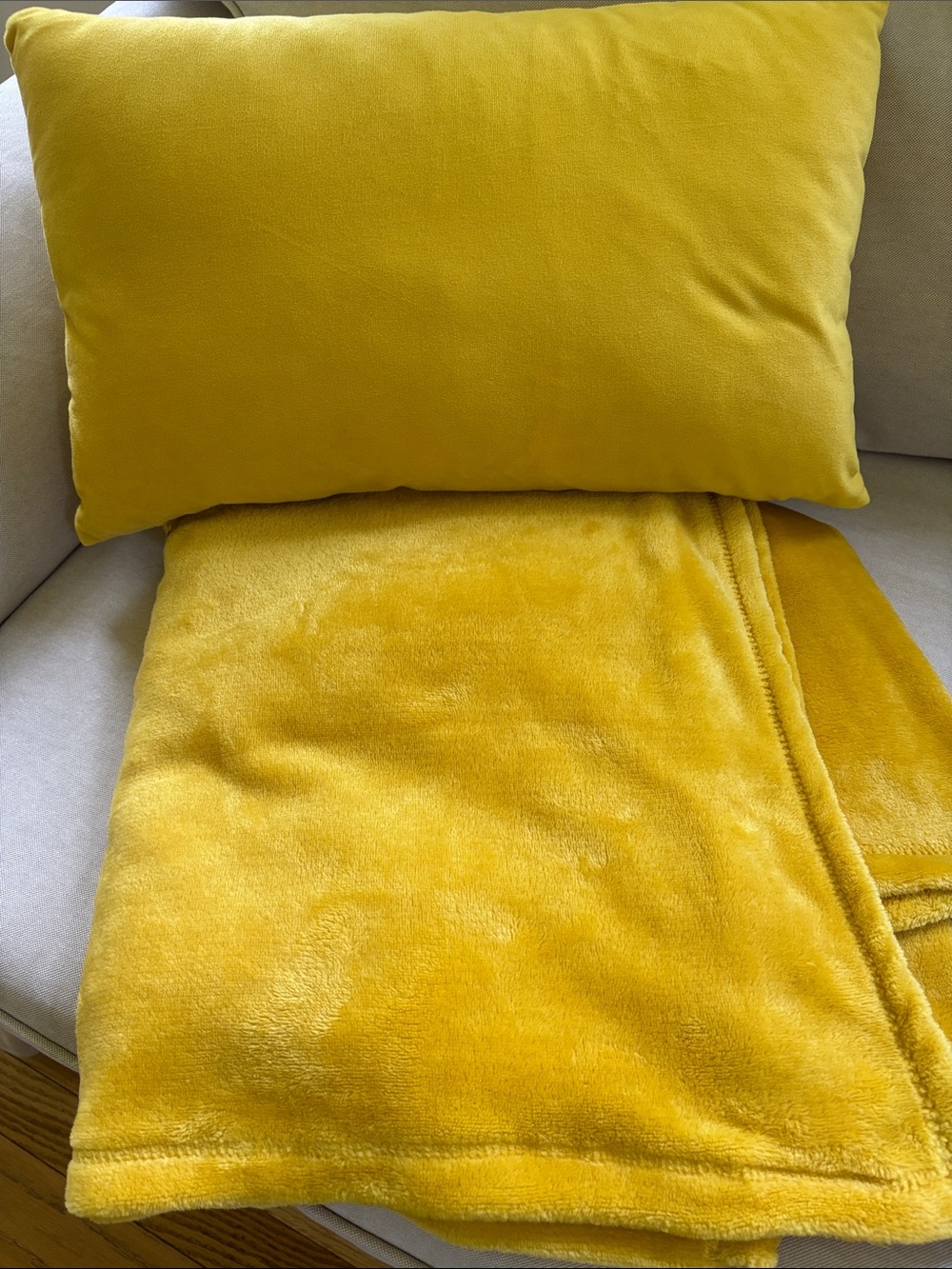 Opalhouse Soft Tassle Throw Blanket and Plush Pillow Cover Set